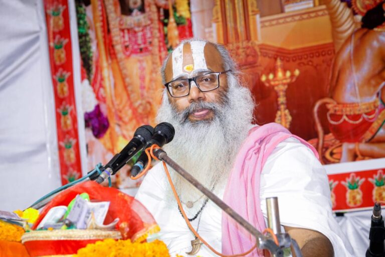 Sonbhadra News : श्रीराम कथा के पाँचवे दिन बाल प्रसंग सुन झूमे भक्तगण, राम भजनों पर मंत्रमुग्ध हुए श्रद्धालु