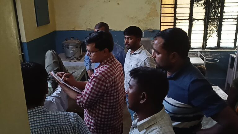 Sonbhadra News : बाइक अनियंत्रित होकर गिरी, बाइक सवार तीन लोग हुए घायल