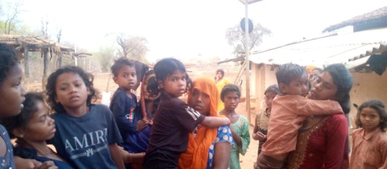 Sonbhadra News : आकाशीय बिजली की चपेट में आए चार मासूम, अस्पताल में भर्ती