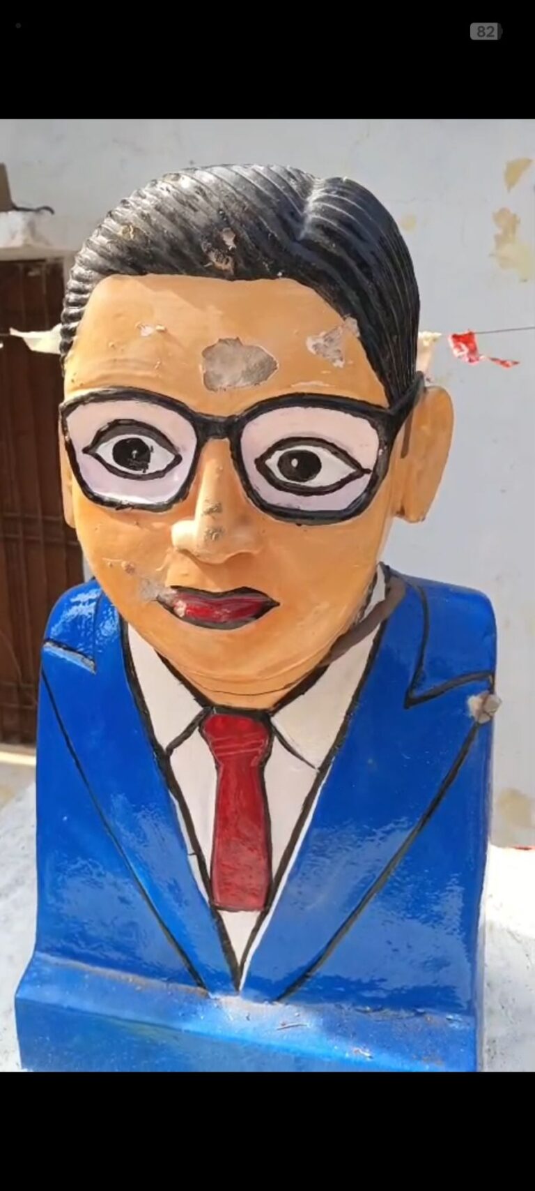 सोनभद्र में तीसरी बार डॉ. भीमराव अंबेडकर की प्रतिमा तोड़े जाने से तनाव, पुलिस बल तैनात।