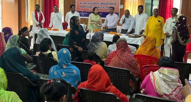 Sonbhadra News : चोपन में महिलाओं को मिला आत्मनिर्भरता का संबल, “माता सुकेता महिला मत्स्य पालक सशक्तिकरण परियोजना” के तहत वितरित किए गए स्वीकृति पत्र