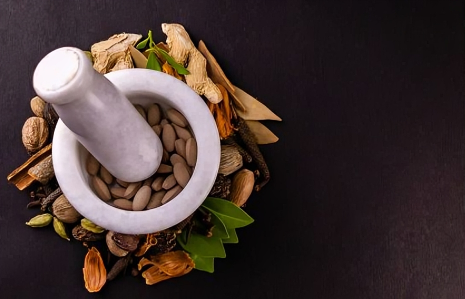 Indian Ayurvedic Companies : भारत की आयुर्वेदिक कंपनियां वैश्विक स्वास्थ्य क्रांति का नेतृत्व