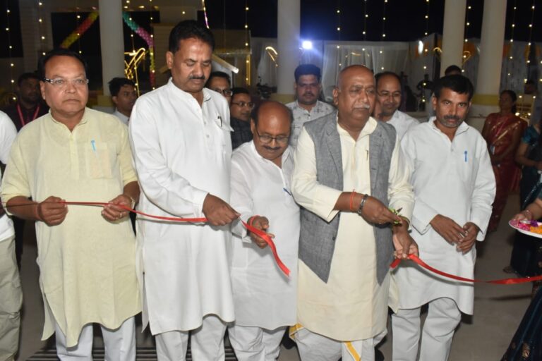 सीबीएसई बोर्ड से मान्यता प्राप्त प्रसाद कुंवर पब्लिक स्कूल दुद्धी का पूर्व सांसद ने फीता काटकर लोकार्पण किया।