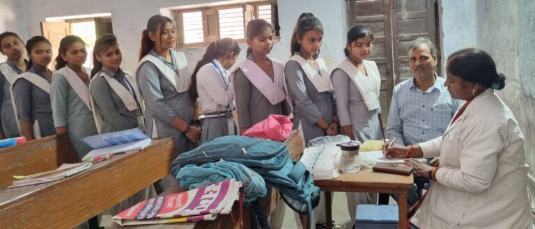 Sonbhadra News: विद्यार्थियों में लगाया गया टीडी वैक्सीन, मिली गंभीर बीमारियों से बचाव की जानकारी