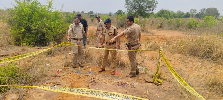 Sonbhadra News : मुठभेड़ में घायल गौ तस्कर गिरफ्तार, चार गोवंश सहित अवैध हथियार बरामद