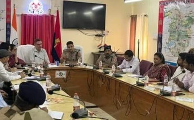 Sonbhadra News: सोनभद्र में कल सुबह 9 बजे मॉक ड्रिल युद्ध जैसे हालात से निपटने की गहन तैयारी, प्रशासन ने कसी कमर