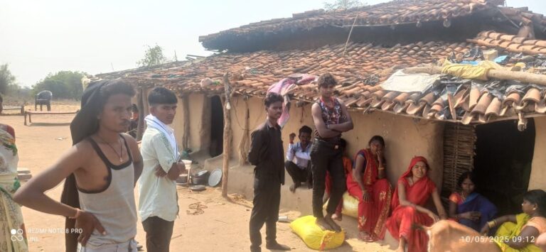 Sonbhadra News: संदिग्ध परिस्थितियों में किशोरी ने लगाई फांसी, परिजनों ने जताई हत्या की आशंका