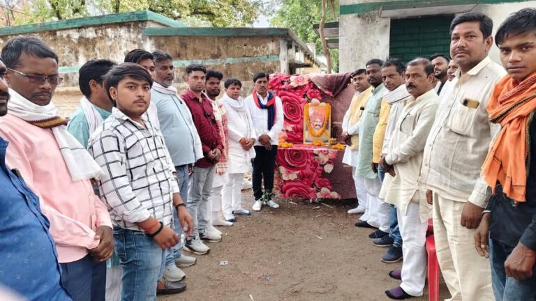 Sonbhadra News: अपना दल एस की मासिक बैठक संपन्न हुआ