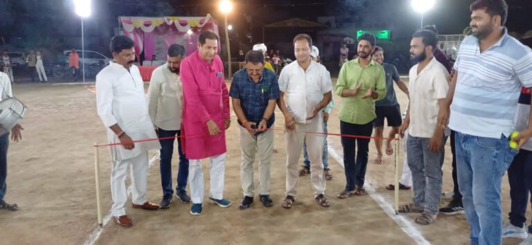 Sonbhadra News: रामलीला प्रीमियम लीग चुर्क में रात्रि कालीन क्रिकेट टूर्नामेंट का भव्य शुभारंभ