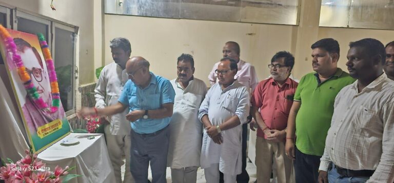 Sonbhadra News: धर्म बताकर पहलगाम में पाकिस्तान परस्त आतंकी हमले के 26 निर्मम पर्यटकों की हत्या के दोषी कों सेना के अत्याधुनिक प्रतिकार ने भारत का विश्व में मस्तक ऊंचा किया