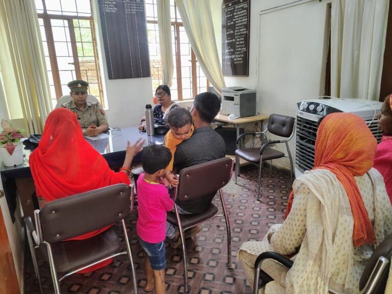 Sonbhadra News: महिला थानाध्यक्ष के प्रयास से टूटी डोर फिर जुड़ी: 05 वैवाहिक जोड़ों की काउंसलिंग, 04 ने सुलह कर साथ रहने का लिया निर्णय