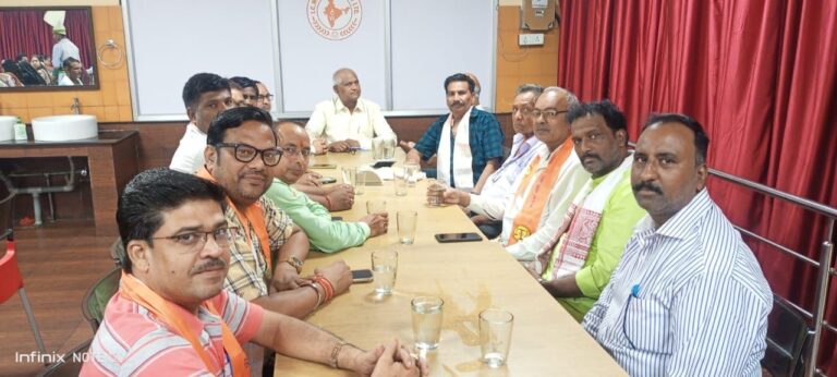 Sonbhadra News: रेणुकूट में “हमारा समाज पार्टी” का वैश्य समाज द्वारा भव्य स्वागत