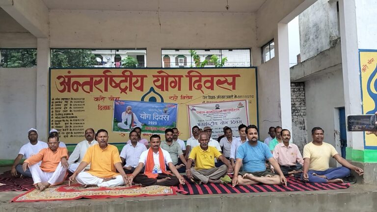 “करो योग, रहो निरोग” – म्योरपुर में भव्य योग शिविर का आयोजन, ग्रामीणों ने बढ़-चढ़कर लिया हिस्सा।