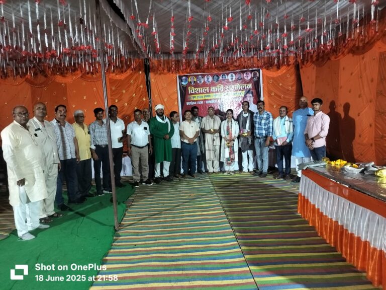 गोंदवाली में आयोजित हुआ विशाल कवि सम्मेलन।