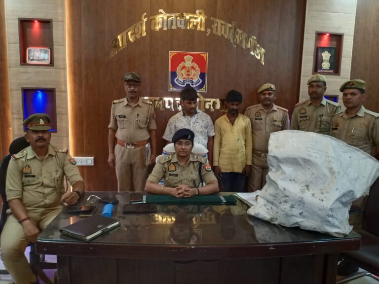 थाना रॉबर्ट्सगंज पुलिस द्वारा होटल अरिहंत में हुई चोरी का किया खुलासा दो अभियुक्त गिरफ्तार।