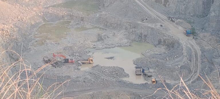 Sonbhadra News: खनन जांच टीम को मिलीं गंभीर अनियमितताएं, खनन कार्य रोकने का आदेश