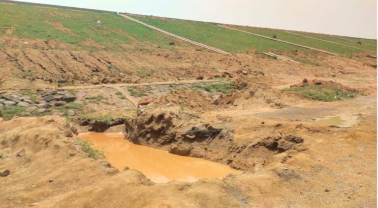 Sonbhadra News: कनहर सिंचाई परियोजना निर्माणाधीन कच्ची बांध के नीचे खुदे असुरक्षित गड्ढे में डूबने से 8 वर्षीय बच्ची की मृत्यु