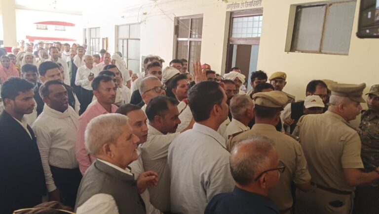 Sonbhadra News: संपूर्ण समाधान दिवस में 87 शिकायती प्रार्थना पत्र पड़े 7 का मौके पर निस्तारण