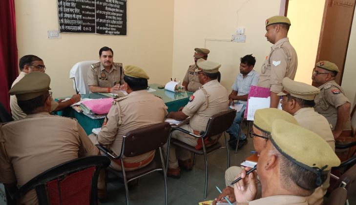Sonbhadra News: घोरावल क्षेत्राधिकारी ने थाना घोरावल का अर्दली रूम लिया, लम्बित विवेचनाओं के शीघ्र निस्तारण के निर्देश
