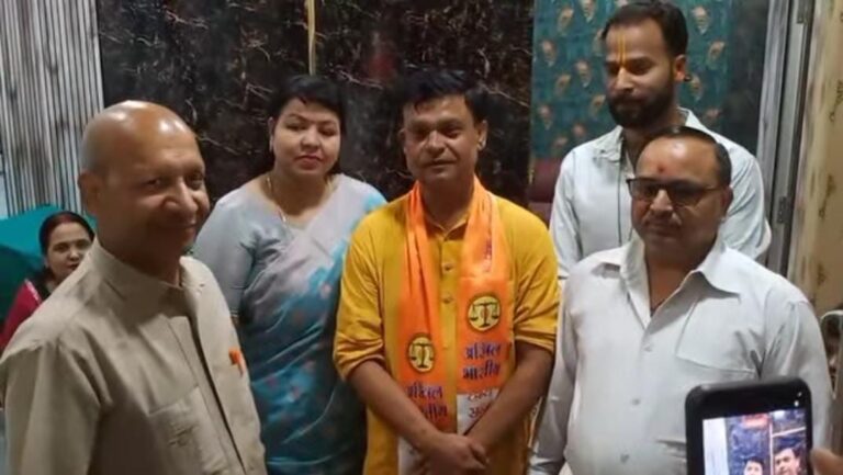 हमारा समाज पार्टी के जिला अध्यक्ष ने पूर्व चेयर मेन कमल कानू को पार्टी में शामिल होने का दिया निमंत्रण।