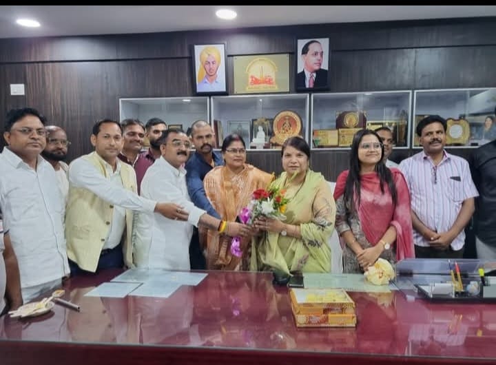 महापौर रानी अग्रवाल के जन्म दिन पर लगा रहा बधाईयों का तांता।