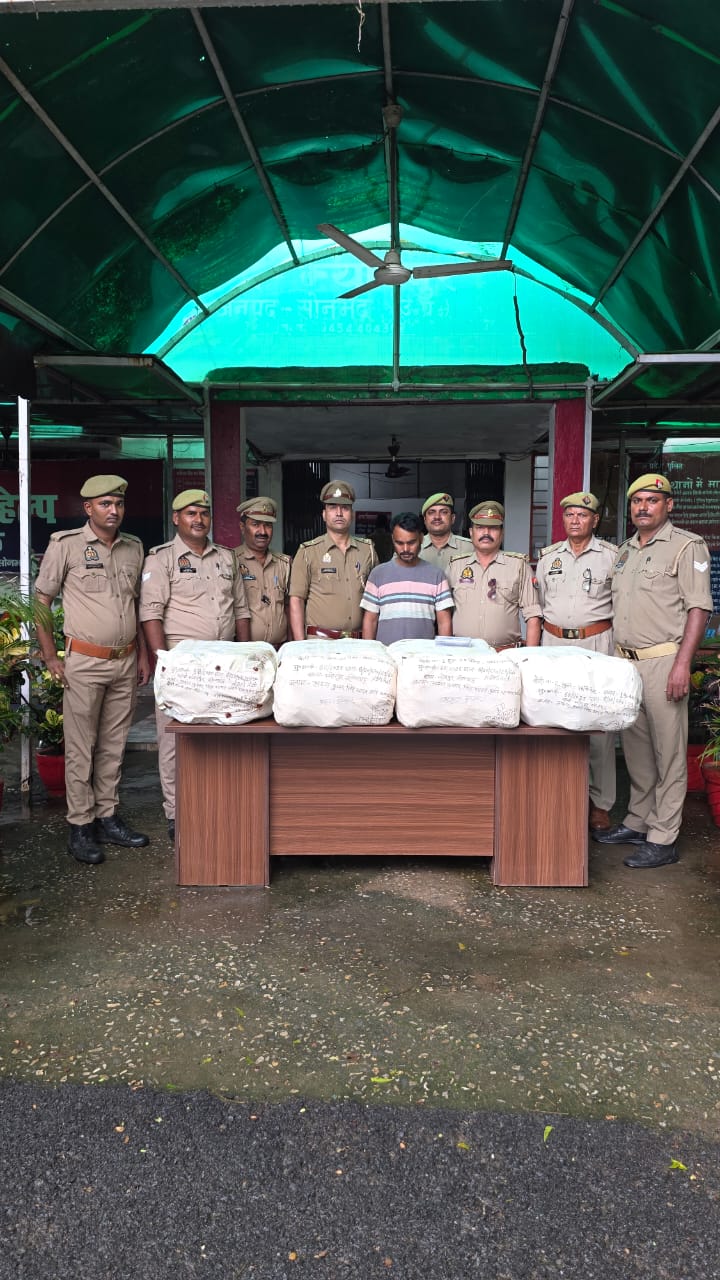 म्योरपुर पुलिस ने मादक पदार्थों की तस्करी करने वाले अन्तर्राज्यीय गांजा तस्कर को किया गिरफ्तार।