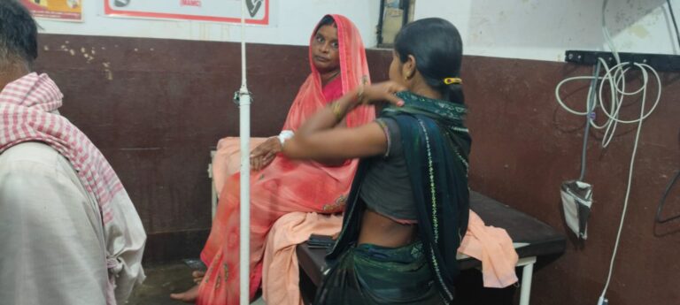 दुद्धी में दो अलग-अलग स्थानों पर सर्पदंश की घटनाएं, किशोर समेत दो लोग अस्पताल में भर्ती.