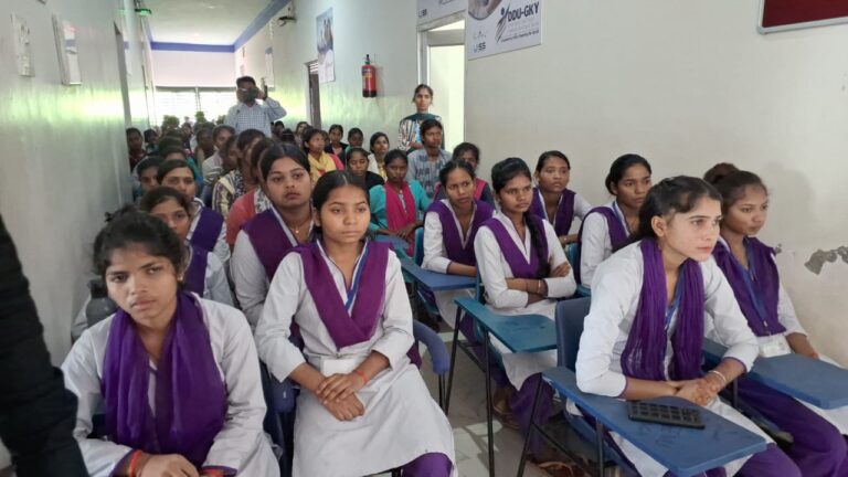 “प्रशिक्षित छात्रों को सरकार रोजगार देने का किया काम” – श्रवण सिंह गोंड