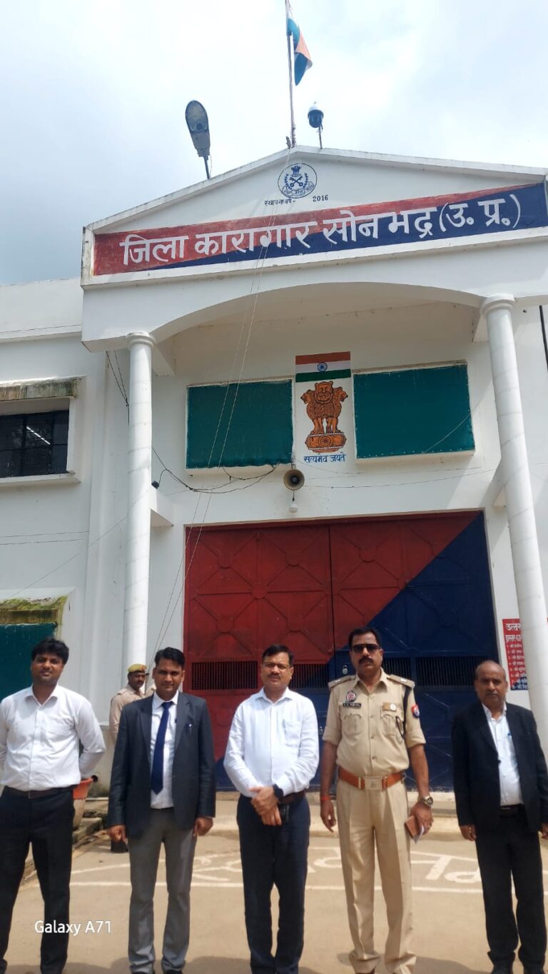 सचिव और सीजेएम ने दौरा कर लगाई जेल लोक अदालत, निरीक्षण कर कैदियों से जाना हाल.