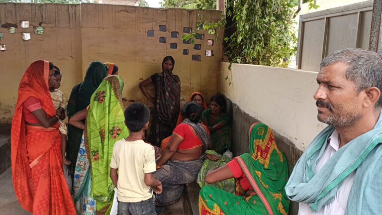 सर्पदंश से 7वीं की छात्रा की मौत, झाड़फूंक में गंवाया कीमती समय, डॉक्टरों ने घोषित किया मृत.