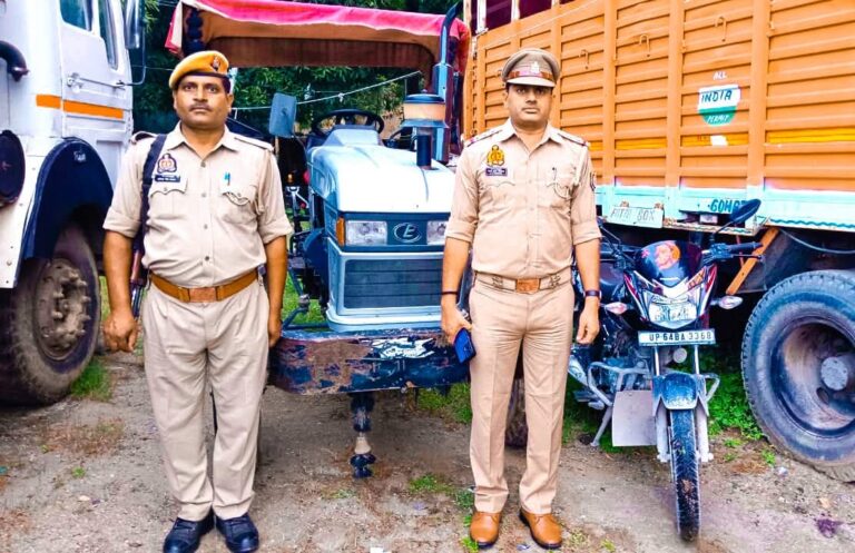 गैंगेस्टर एक्ट में कुर्क हुई राकेश पाठक की दो वाहनें, ट्रैक्टर व मोटरसाइकिल की कीमत 3.75 लाख रुपये।