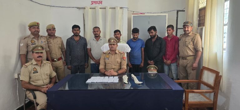 सलखन में डकैती की योजना बना रहे छह अभियुक्त पुलिस के हत्थे चढ़े, हथियार, कार व मोबाइल बरामद