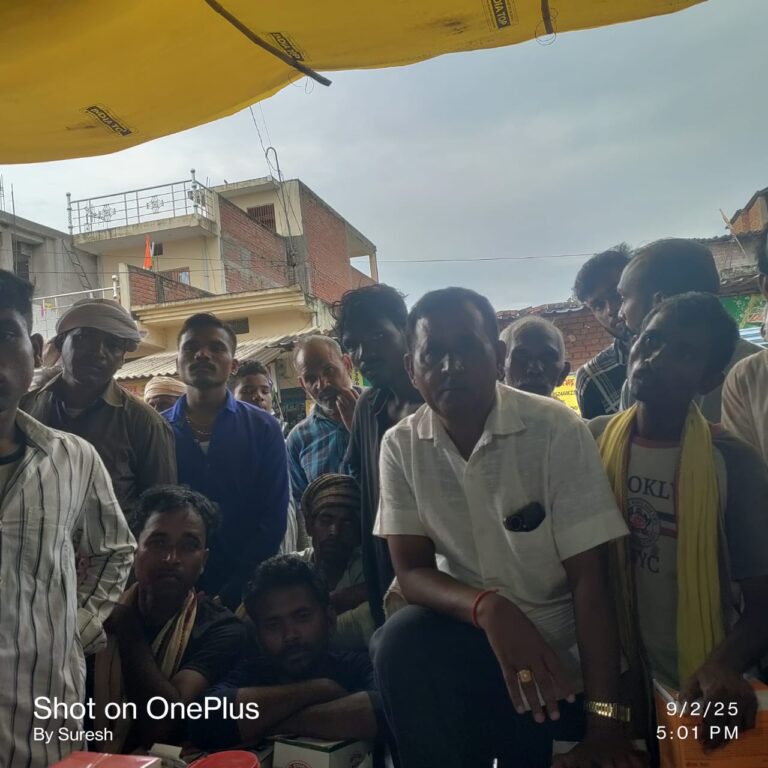 लिलासी में टोकन सिस्टम से हुआ खाद वितरण, ग्राम प्रधान की निगरानी में किसानों को मिला उचित मूल्य पर लाभ।