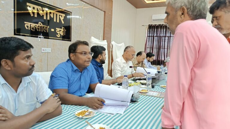 दुद्धी संपूर्ण समाधान दिवस में 45 शिकायती प्रार्थना पत्र पड़े 2 का निस्तारण।