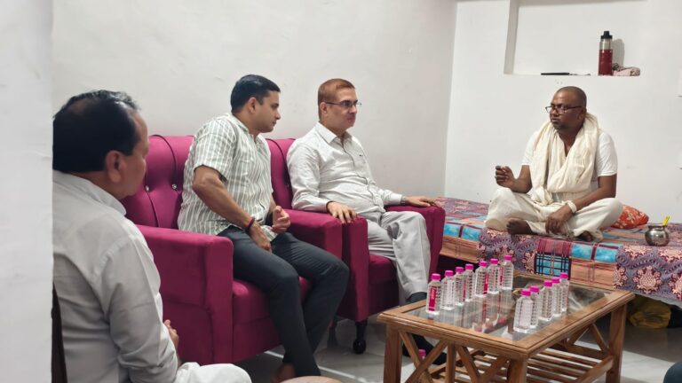 डीएम व एसपी ने भाजपा जिलाध्यक्ष नन्दलाल गुप्ता के दिवंगत पुत्र को दी श्रंद्धाजलि।