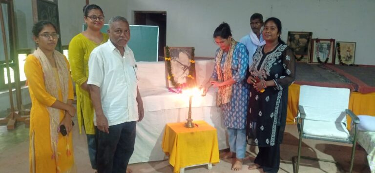 भू दान यज्ञ के जनक विनोबा भावे की मनाई गई जयंती।