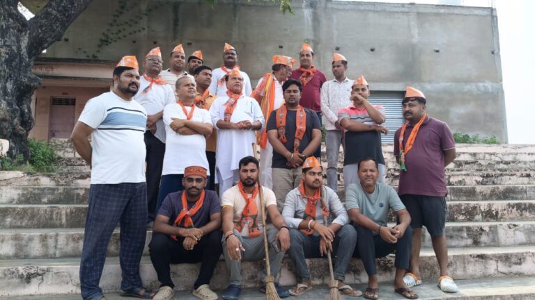 विश्व के सर्वाधिक लोकप्रिय नेता भारत के प्रधानमंत्री नरेन्द्र मोदी के जन्मदिन पर चला स्वच्छता अभियान व मरीजों को फल वितरण , कार्यकर्ताओं में दिखा जबरदस्त उत्साह।