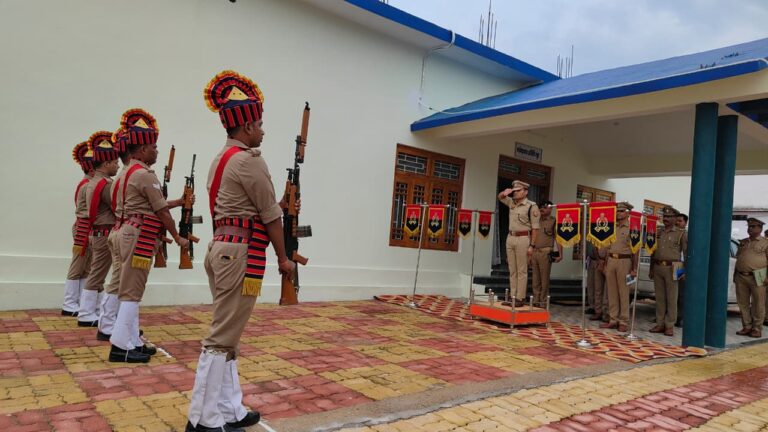 नवागत पुलिस अधीक्षक अभिषेक वर्मा ने संभाला कार्यभार, पुलिस लाइन में गार्ड ऑफ ऑनर व भव्य स्वागत