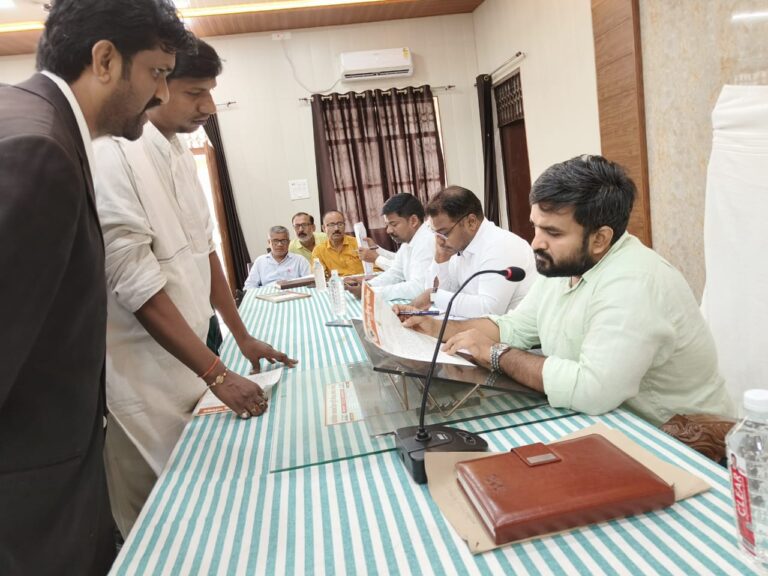 संपूर्ण समाधान दिवस में 37 शिकायती प्रार्थना पत्र पड़े 2 निस्तारण का मौके पर 1 का टीम बनाकर निस्तारण।