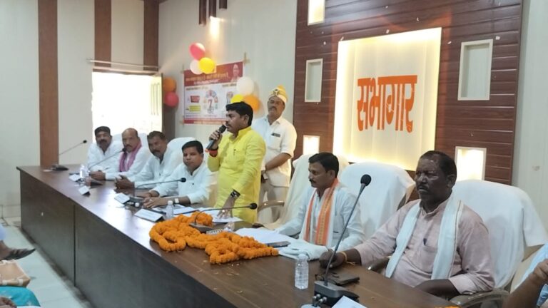 क्षेत्र पंचायत बैठक में समस्याओं पर गरमागरम चर्चा, विद्युत विभाग के जेई का हुआ बहिष्कार।