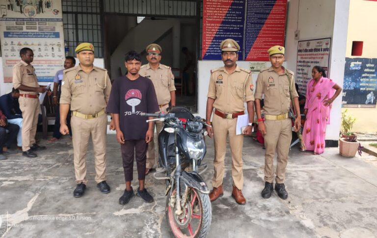 डाला पुलिस ने चोरी की एक टीवीएस अपाचे मोटर साइकिल बरामद की, एक अभियुक्त गिरफ्तार। 