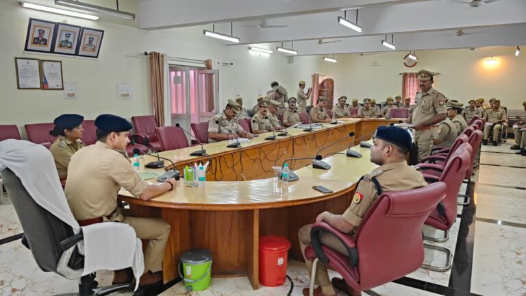 पुलिस अधीक्षक द्वारा जनपद न्यायालय से प्राप्त आदेशों व पत्रावलियों के त्वरित निस्तारण के संबंध में की गई बैठक.