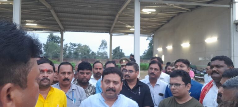 राज्यमंत्री रविन्द्र जायसवाल ने म्योरपुर हवाई पट्टी का किया स्थलीय निरीक्षण, जल्द उड़ान शुरू होने की उम्मीद.