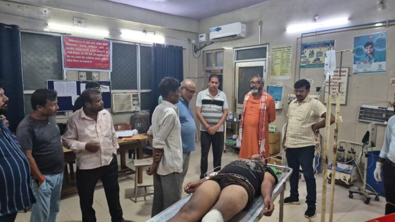 रामलीला मैदान के पास एक युवक को पीटा,हालत नाजुक; वाराणसी रेफर