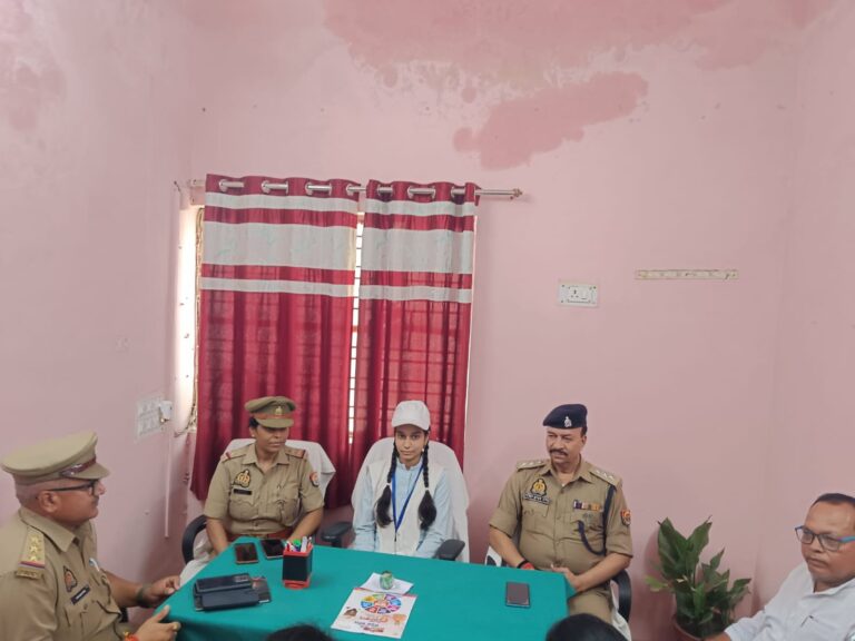 12वीं की छात्रा सुप्रिया वर्मा बनीं एक दिन की महिला थाना प्रभारी, सुनीं महिलाओं की समस्याएं.