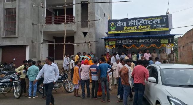 दुद्धी के निजी अस्पताल में जच्चा-बच्चा की मौत, परिजनों ने किया हंगामा – पुलिस ने संभाली स्थिति.