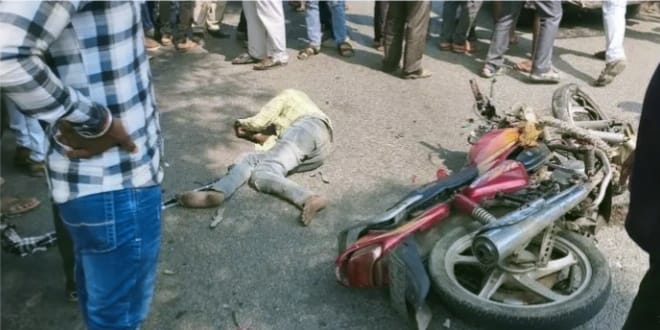 ट्रिपर ने बाइक मे मारी टक्कर, बाइक सवार दो युवक गंभीर, जिला अस्पताल रेफर।