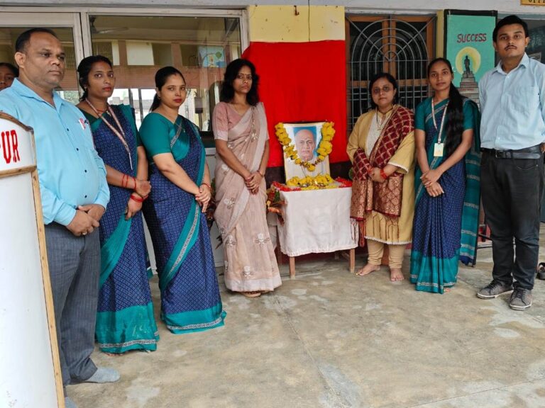 मून स्टार इंग्लिश स्कूल में धूमधाम से मनाई गई लौह पुरुष सरदार वल्लभभाई पटेल की जयंती।