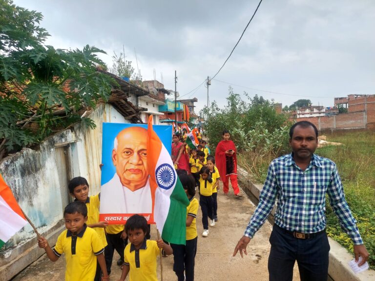 मां गायत्री पूर्व माध्यमिक विद्यालय में सरदार वल्लभभाई पटेल की 150वीं जयंती पूर्व संध्या पर धूम धाम से मनाई गई.