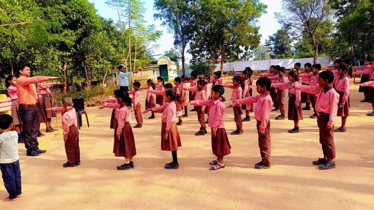 ‘वंदे मातरम्’ के स्वर में जागा राष्ट्रगौरव, शिक्षार्थियों ने लीं शपथ